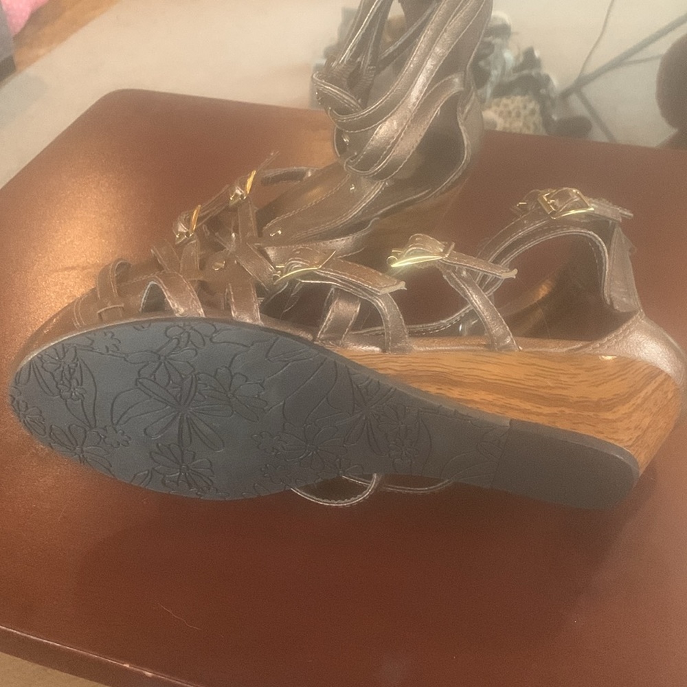 Wedged Sandals by R2 - Picture 3 of 4